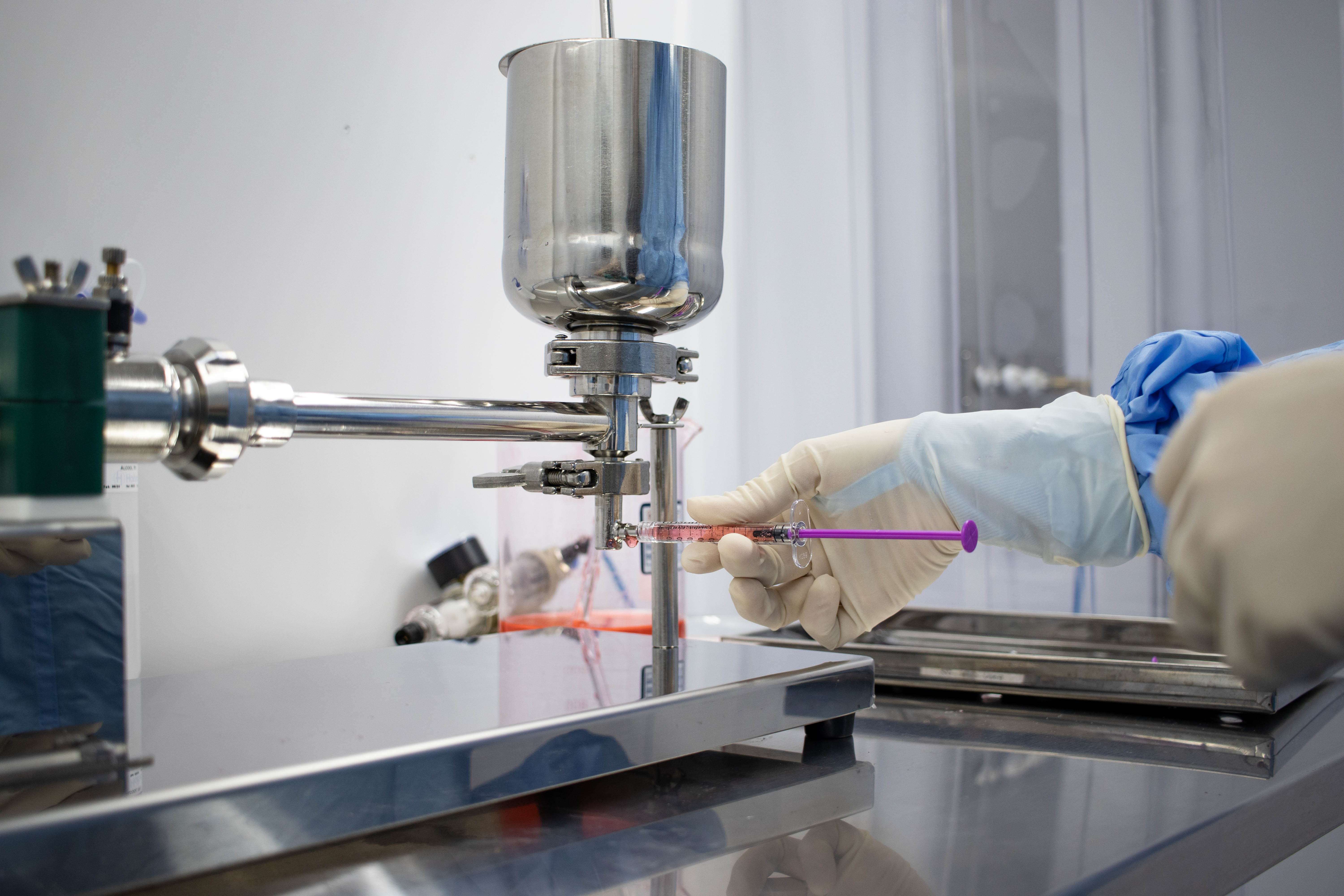 Manipulação estéril Holtec Pharma